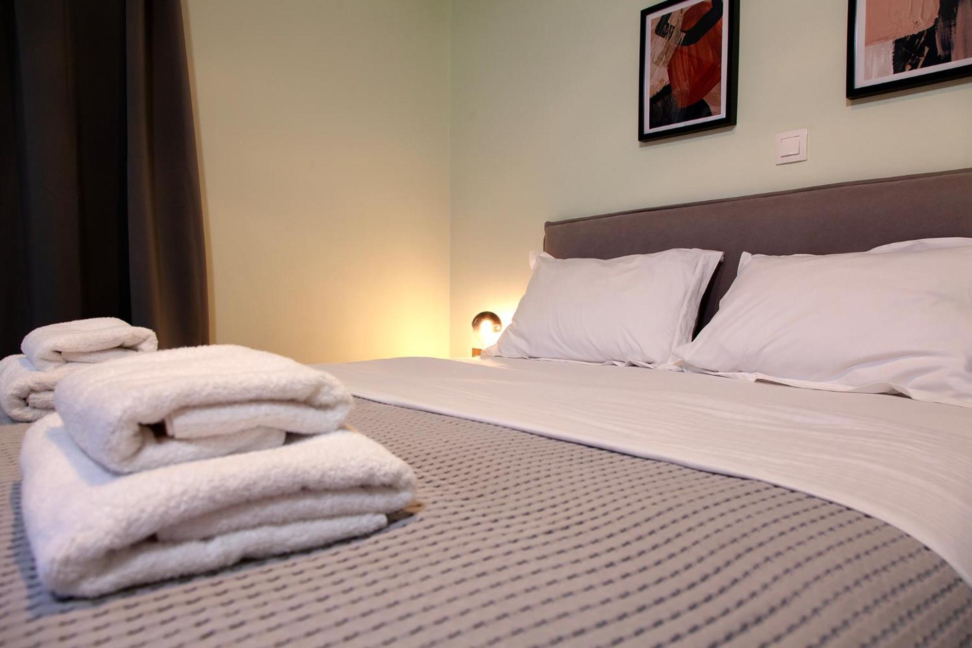 Aris123 By Smart Cozy Suites - Apartments In The Heart Of Athens - 5 Minutes From Metro - Available 24Hr 外观 照片